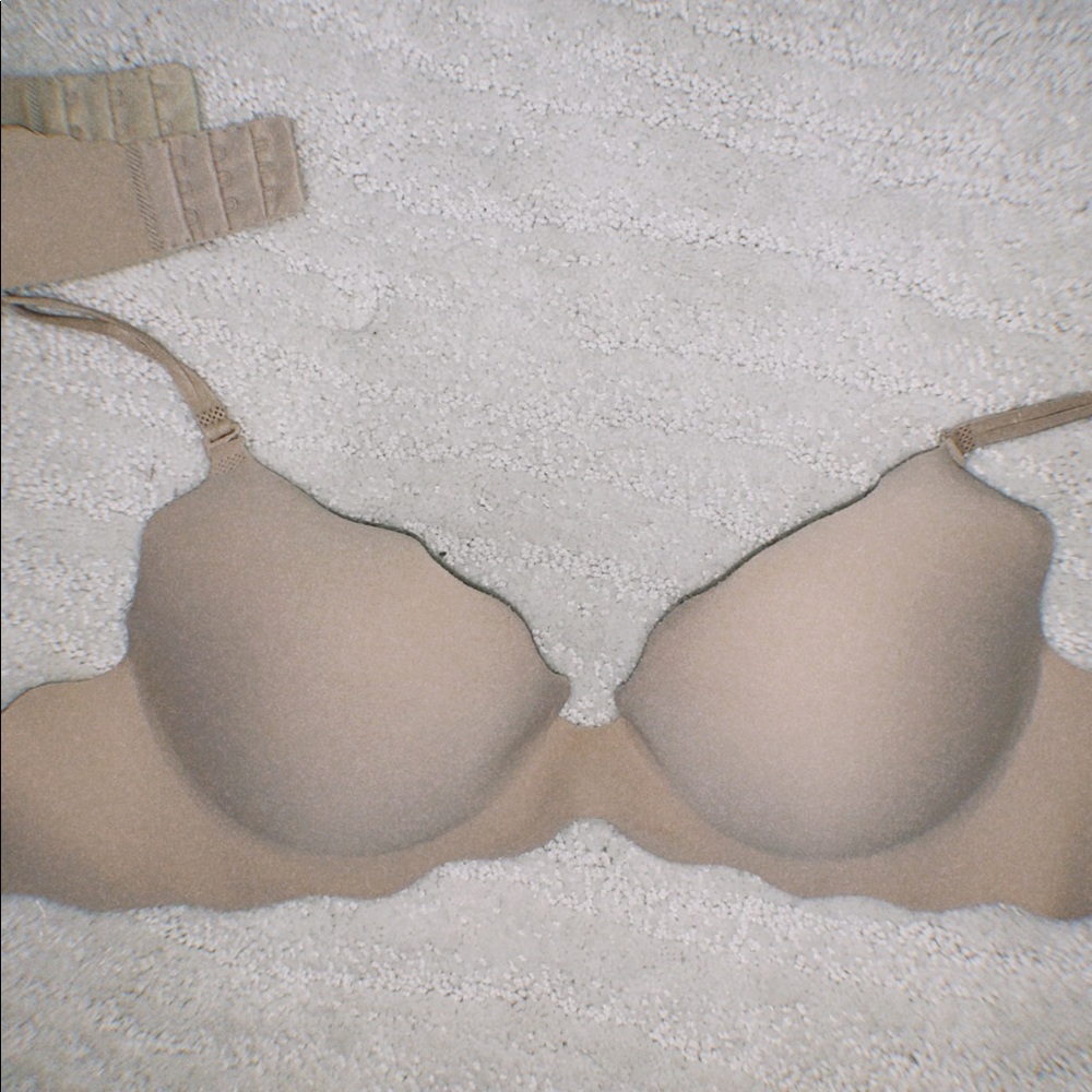 2 Victoria’s Secret scalloped push up bras